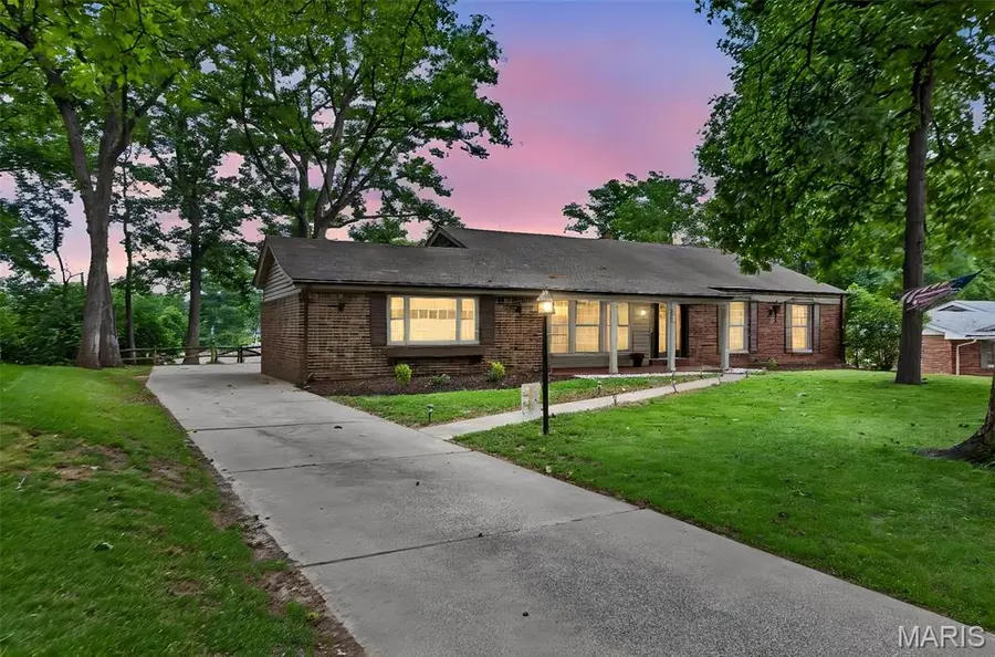 404 Oakmont Circle, Ballwin, MO 63011 - #3