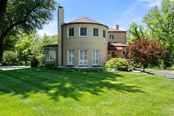 69 Bellerive Acres, Bellerive, MO 63121