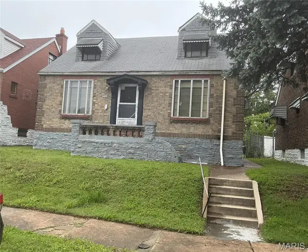 4555 Dryden Avenue, St Louis, MO 63115