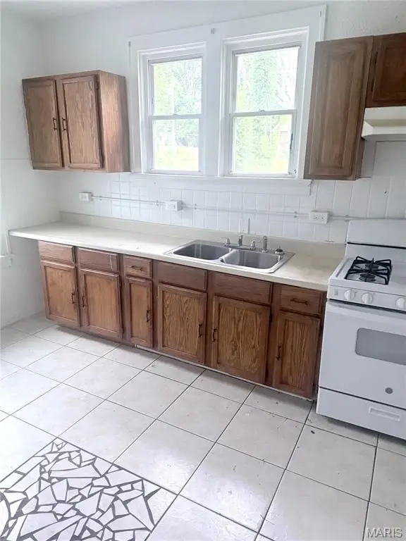 5216 Davison Avenue, Saint Louis, MO 63120 - #3
