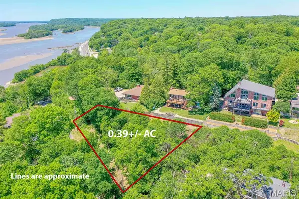3100 Illini Trail, Godfrey, IL 62035