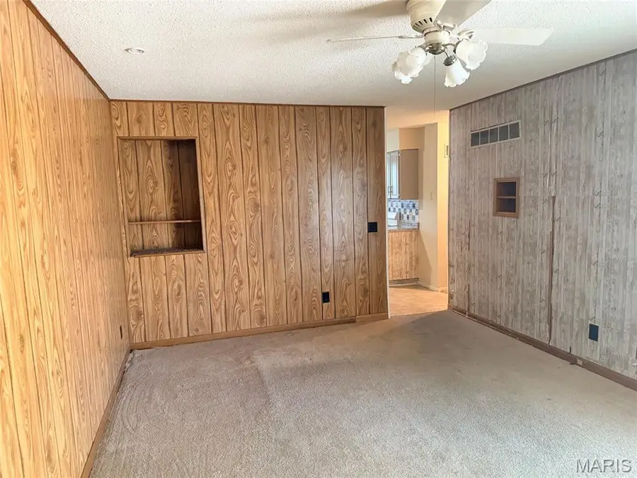 111 Park Charles Boulevard N, Saint Peters, MO 63376 - #3