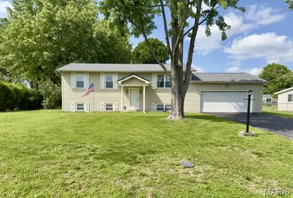5 Milky Way Drive, St Charles, MO 63304