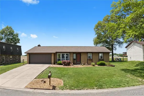21 N Saint Johns Drive, Smithton, IL 62285