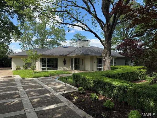 9005 Greenridge Drive, Richmond Heights, MO 63117