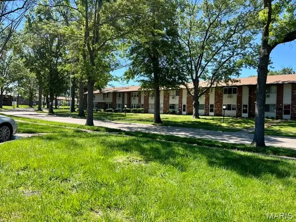 8755 Sieloff Drive #B, Hazelwood, MO 63042