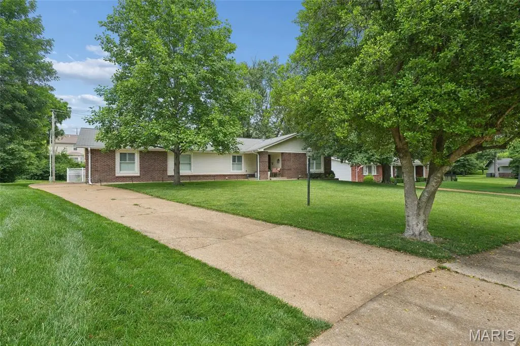 8 Sunnybrae Court, Ballwin, MO 63011 - #1