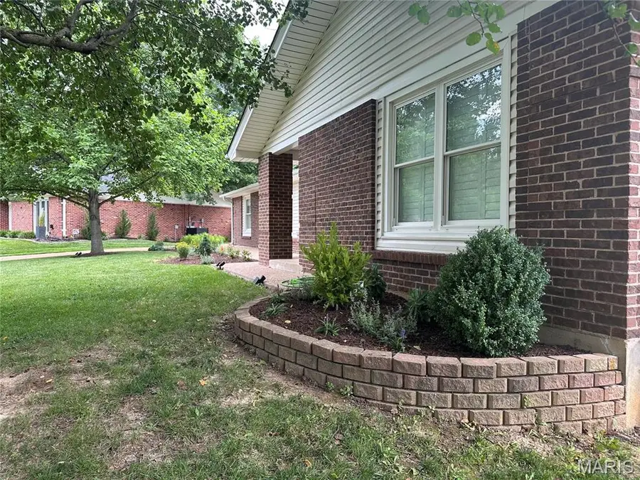 8 Sunnybrae Court, Ballwin, MO 63011 - #2
