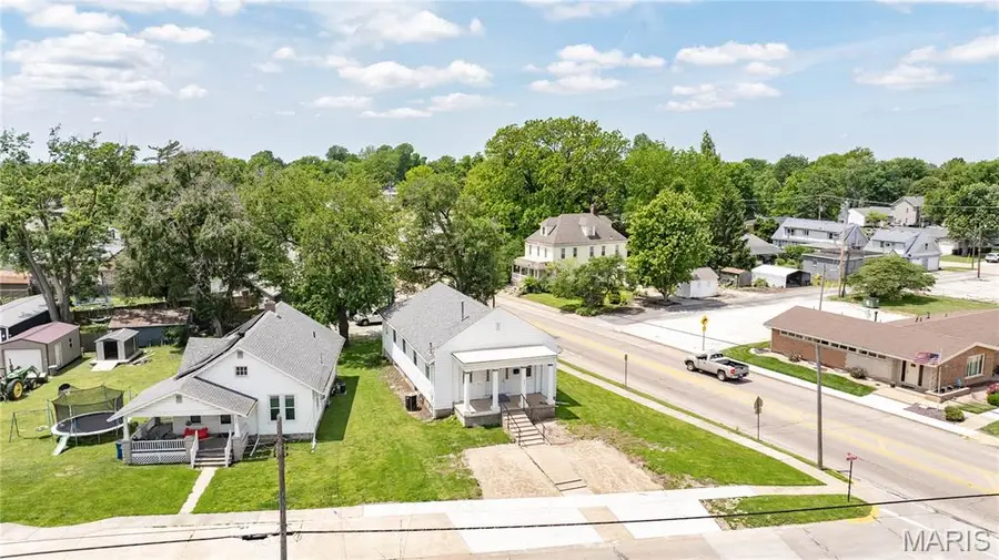 400 S Washington Street, Jerseyville, IL 62052 - #2