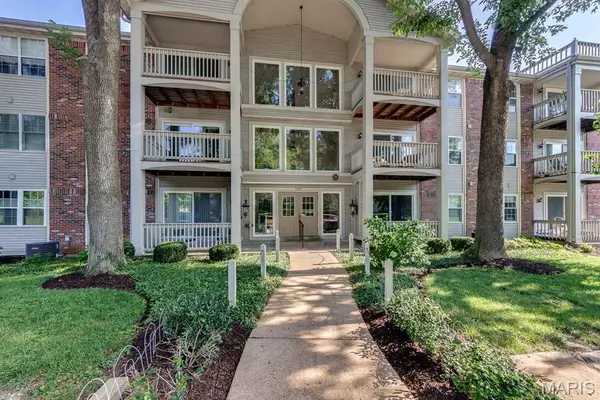 5375 N Kenrick Parke Drive #208, Shrewsbury, MO 63119