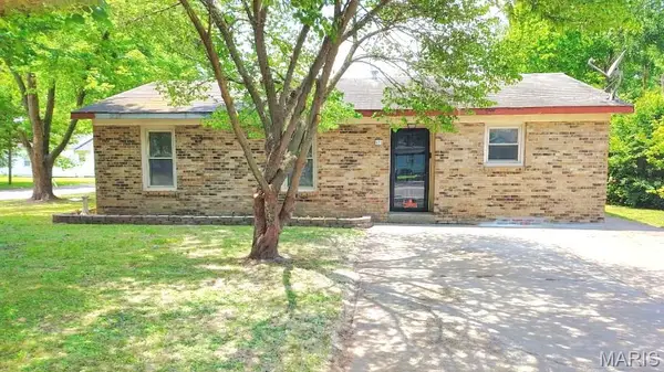 521 S 6th Street, Charleston, MO 63834