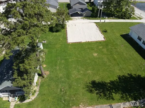 207 Jefferson Street, Perry, MO 63462