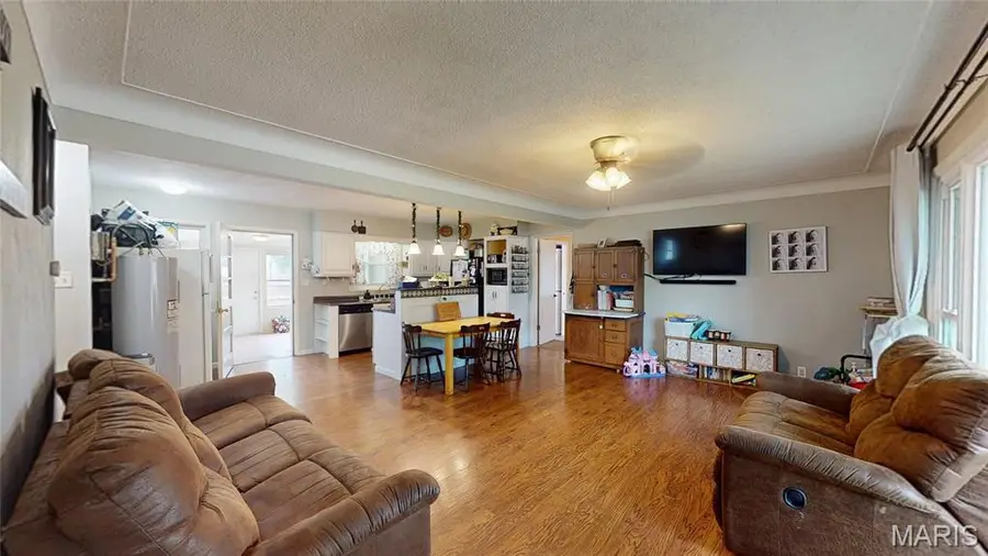 1007 E College Avenue, Greenville, IL 62246 - #2