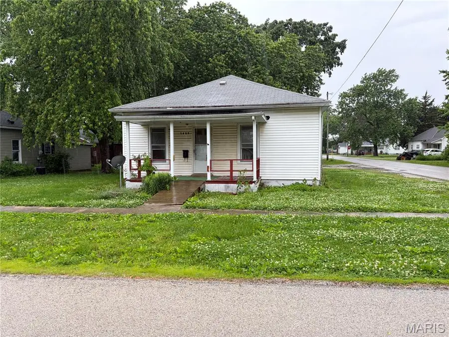 1425 N Madison Street, Litchfield, IL 62056 - #2