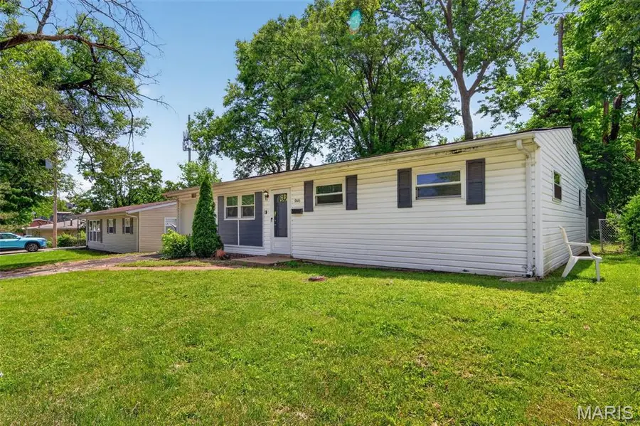 9446 Stansberry Avenue, Saint Louis, MO 63134 - #2