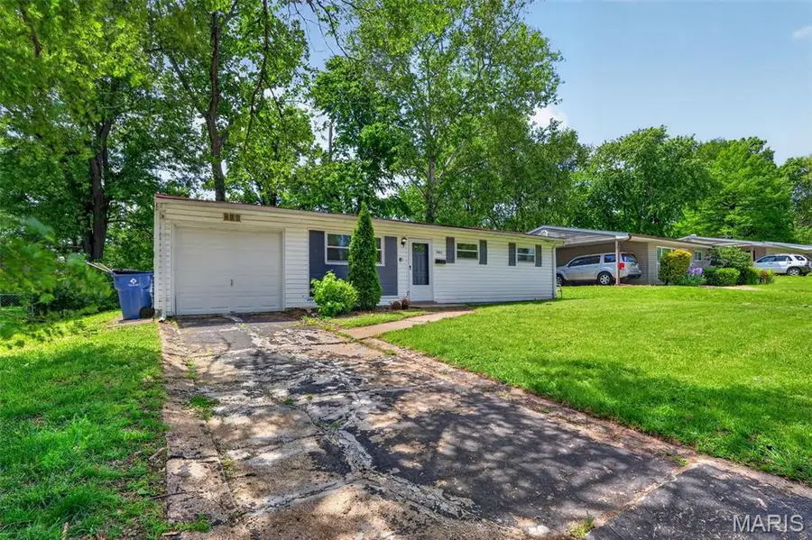 9446 Stansberry Avenue, Saint Louis, MO 63134 - #3