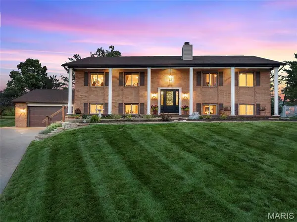 16 La Rochelle Court, Lake St Louis, MO 63367