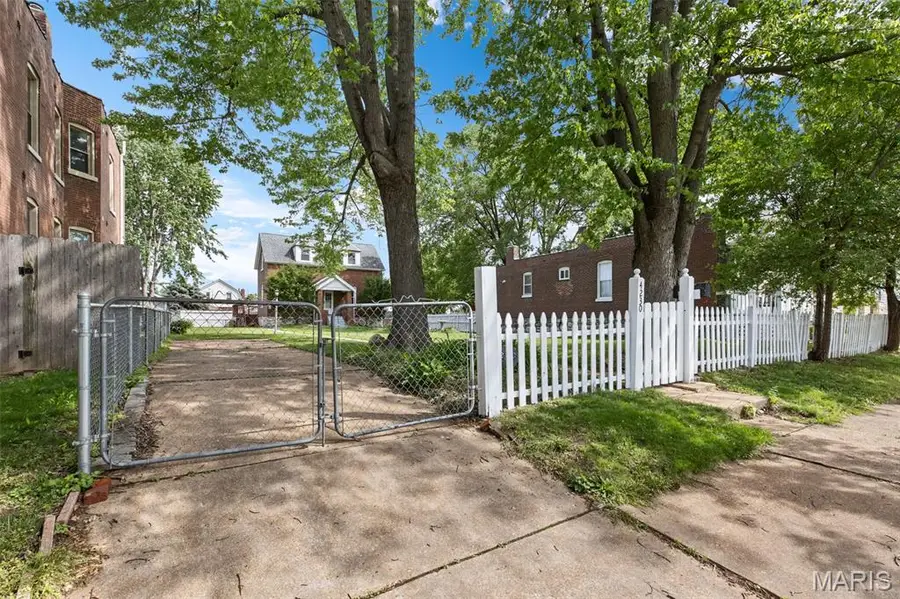 4230 S 37th Street, Saint Louis, MO 63116 - #2