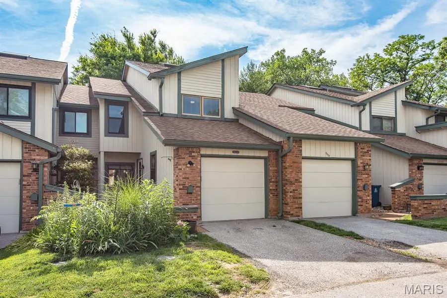 2034 Falling Brook Drive, Maryland Heights, MO 63043 - #2