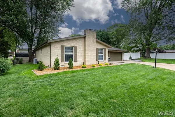 34 Aubuchon Circle, Fairview Heights, IL 62208