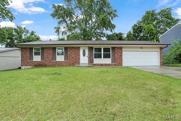 120 Briarcliff Drive, St Charles, MO 63301