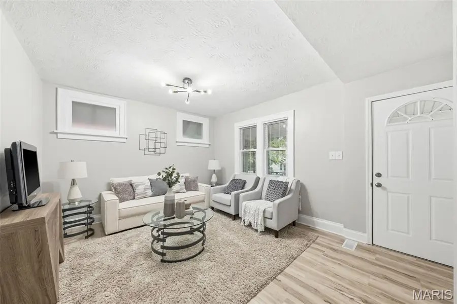 5036 Dewey Avenue, Saint Louis, MO 63116 - #3