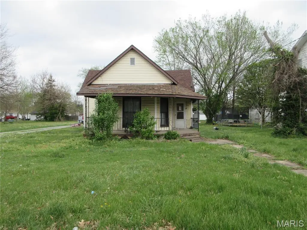 703 W Washington, Benton, IL 62812 - #1