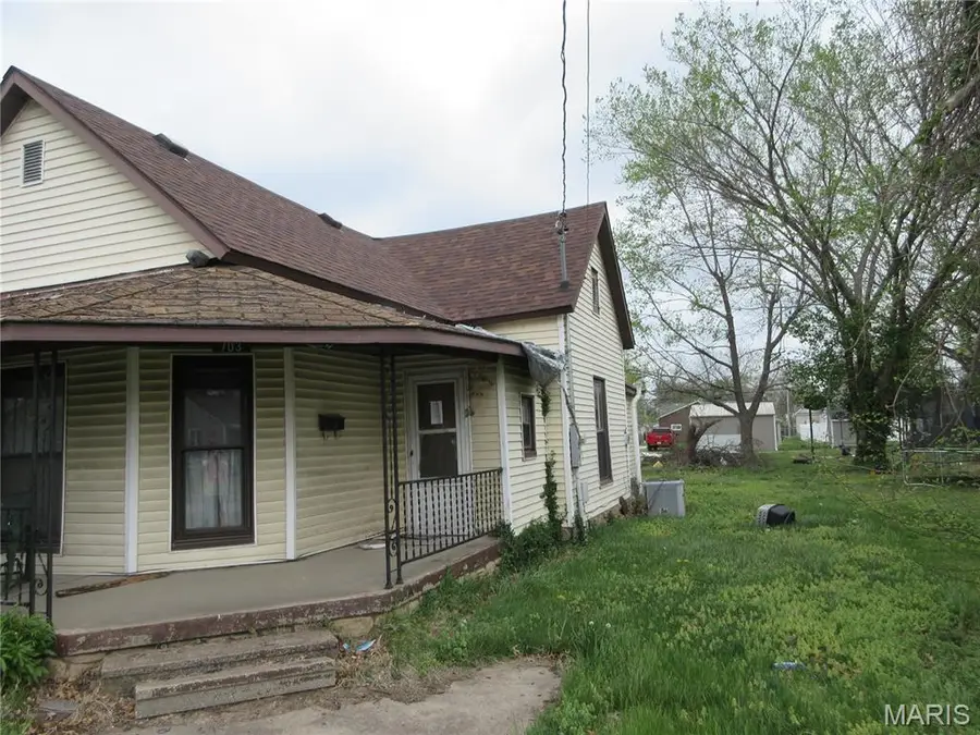 703 W Washington, Benton, IL 62812 - #2