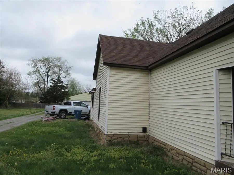 703 W Washington, Benton, IL 62812 - #3