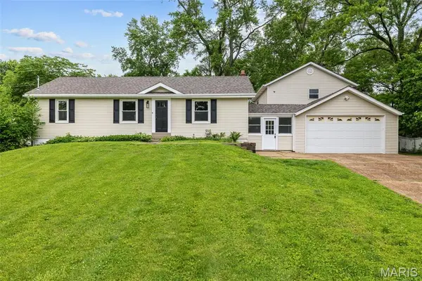 11304 De Runtz Avenue, Maryland Heights, MO 63043
