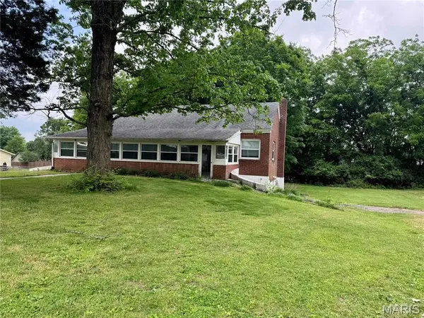 1224 W Cape Rock Drive, Cape Girardeau, MO 63701