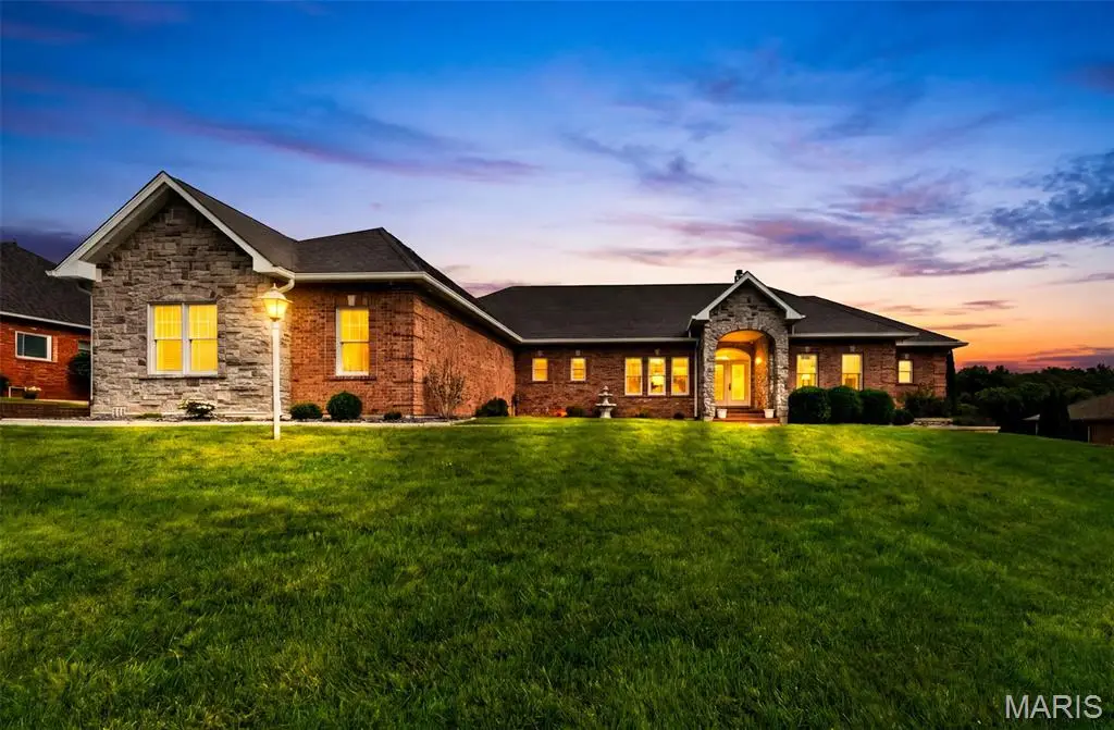 823 Ridge Road, Waterloo, IL 62298 - #1