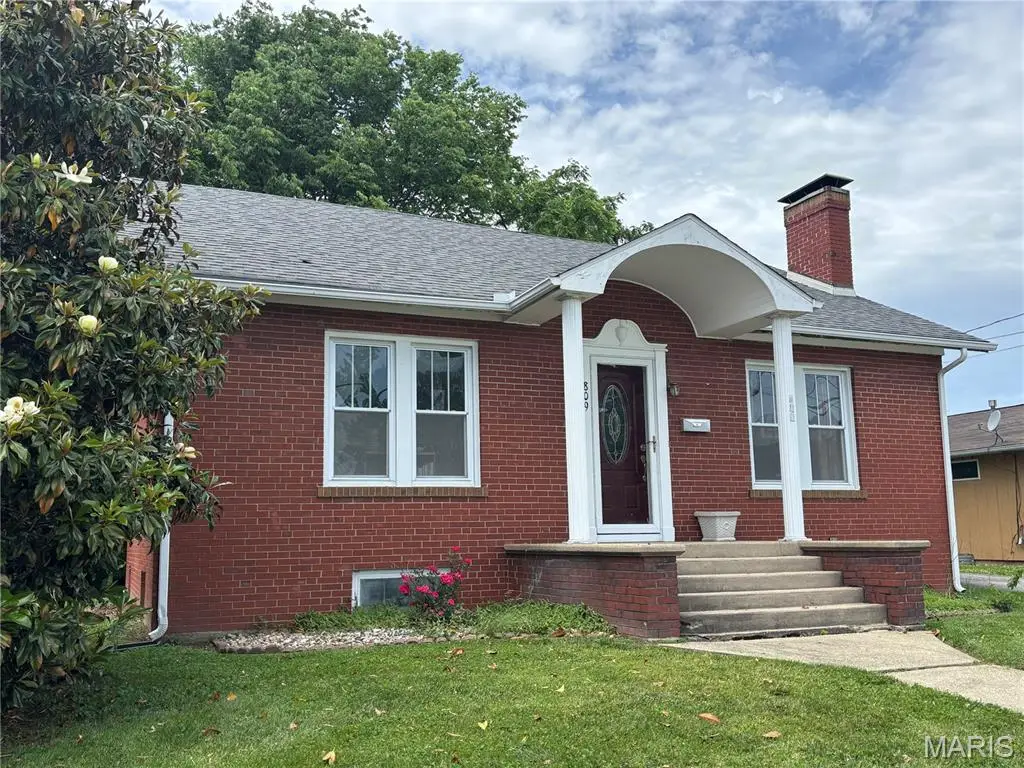 809 S Third Street, Greenville, IL 62246 - #1