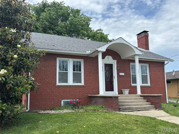 809 S Third Street, Greenville, IL 62246