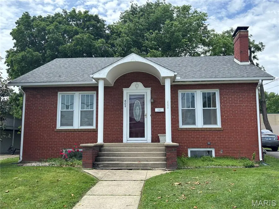 809 S Third Street, Greenville, IL 62246 - #2