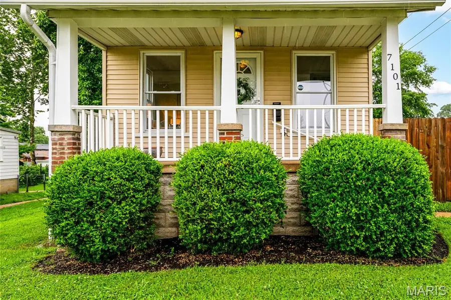 7101 Lindenwood Place, Saint Louis, MO 63109 - #2
