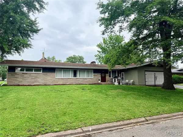 1 Crestwood Drive, Carlinville, IL 62626