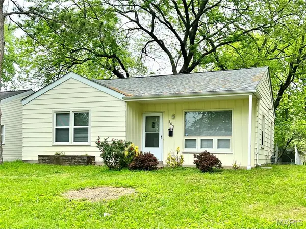 260 Brackleigh, Florissant, MO 63031