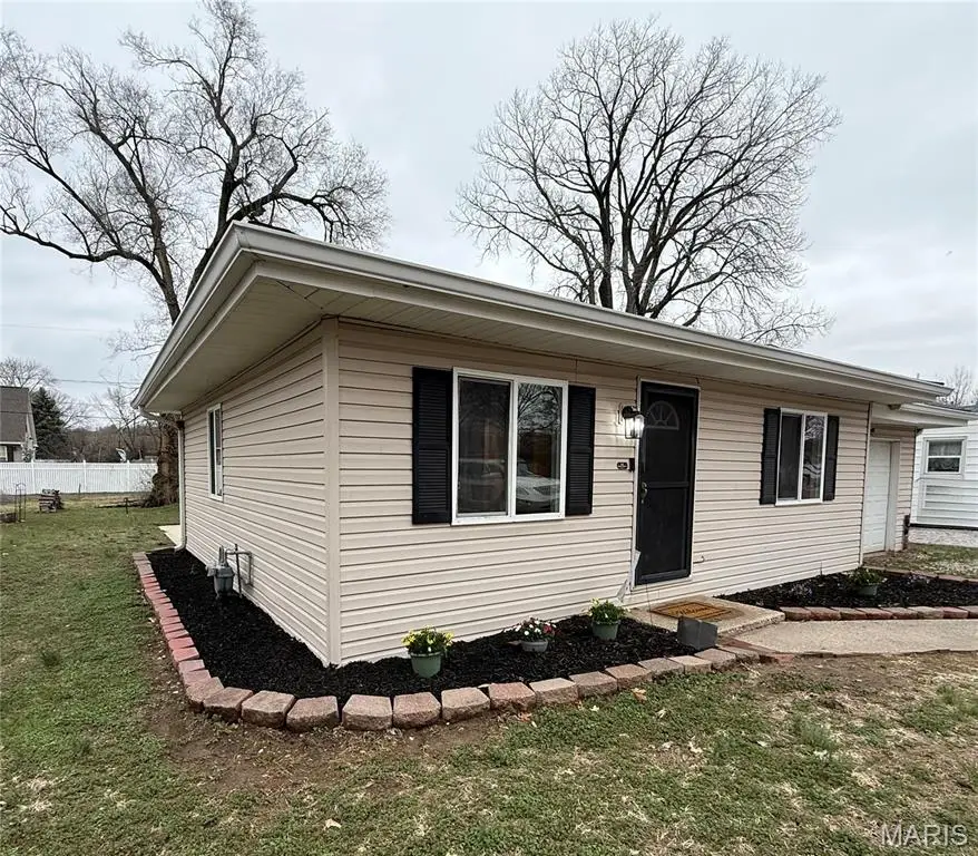 315 Pershing Avenue, Wood River, IL 62095 - #2