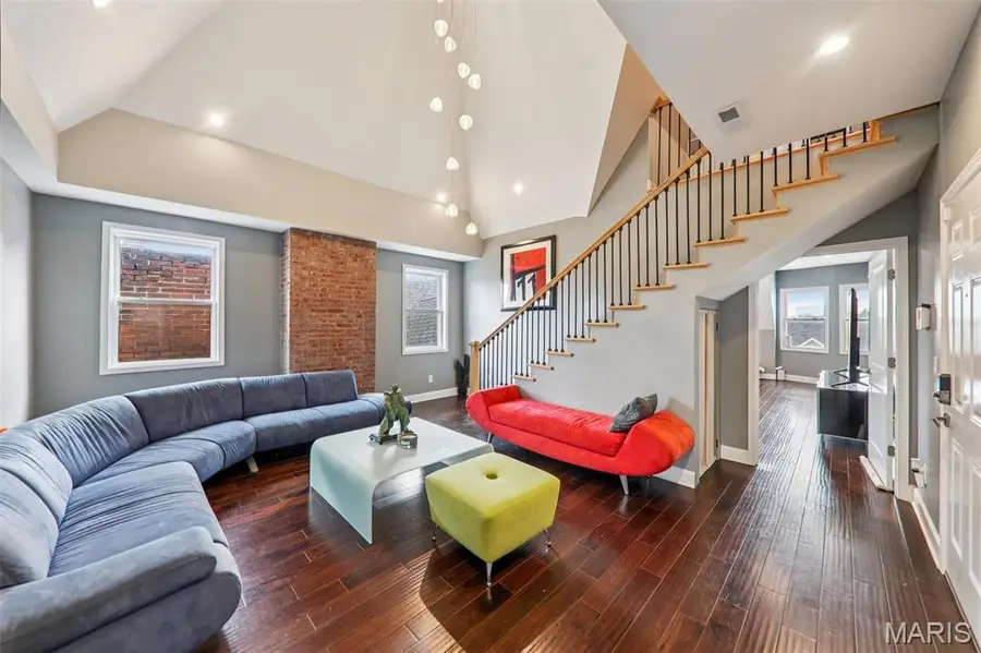 4253 Washington Boulevard #D, Saint Louis, MO 63108 - #2