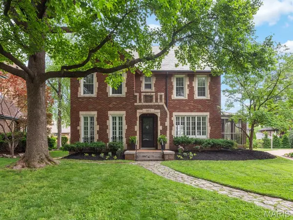 3873 Holly Hills Boulevard, St Louis, MO 63116