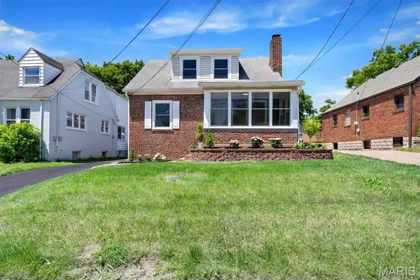 53 S Laclede Station Road, St Louis, MO 63119