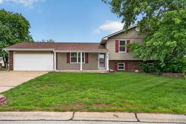 8 Vanguard Drive, St Peters, MO 63376