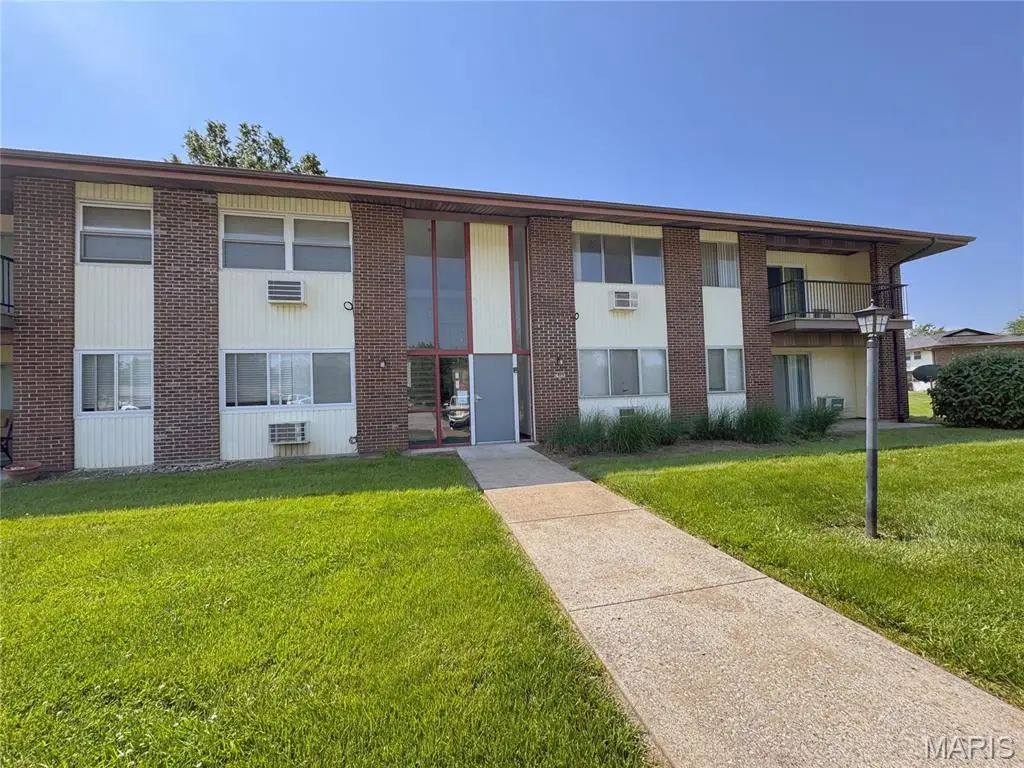 7499 Hazelcrest Drive, Hazelwood, MO 63042 - #1