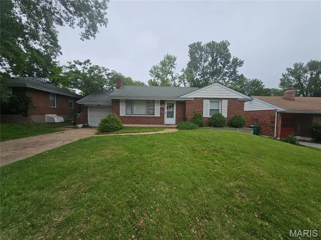 1205 Duenke Drive, Bellefontaine Neighbors, MO 63137 - #1