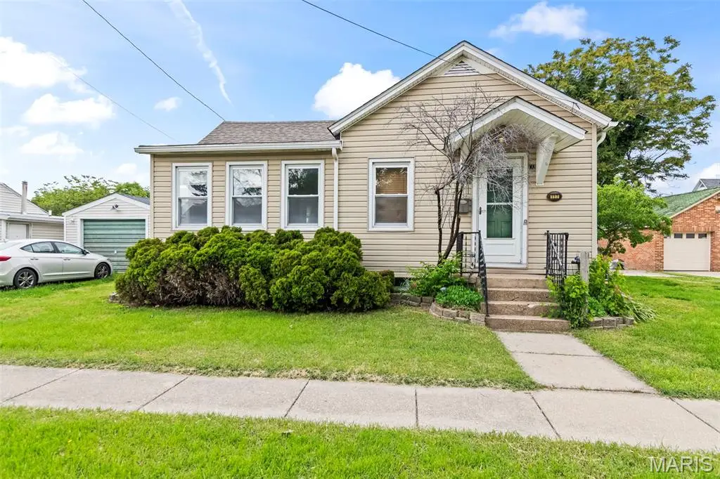 117 W Ferdon Street, Litchfield, IL 62056 - #1