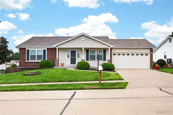 4046 Cambridge Crossing Drive, St Charles, MO 63304