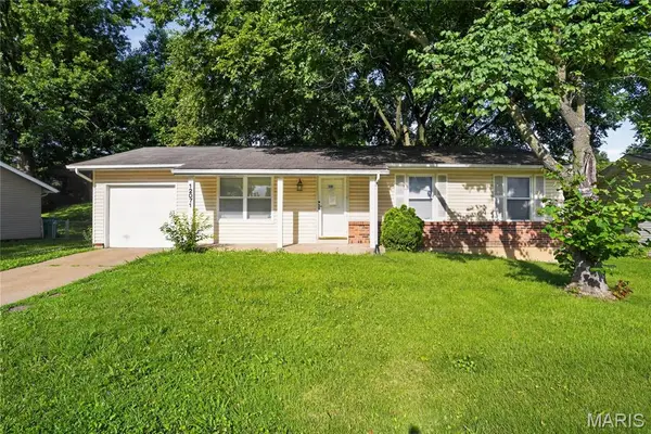 12071 El Camara Drive, Florissant, MO 63033