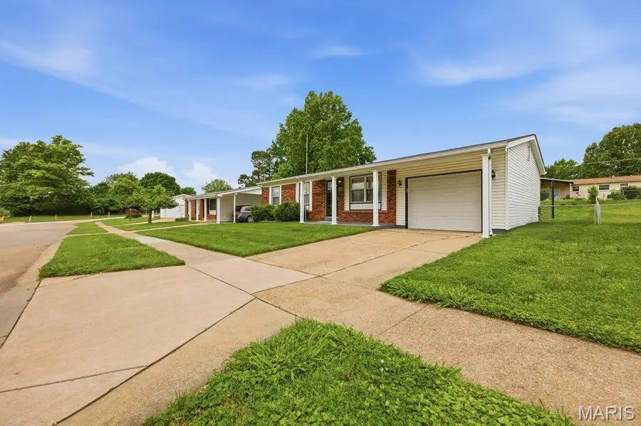 12057 Renaissance Drive, Maryland Heights, MO 63043 - #2