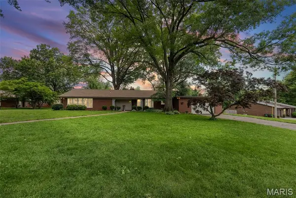 4 Shady Lane, Belleville, IL 62221